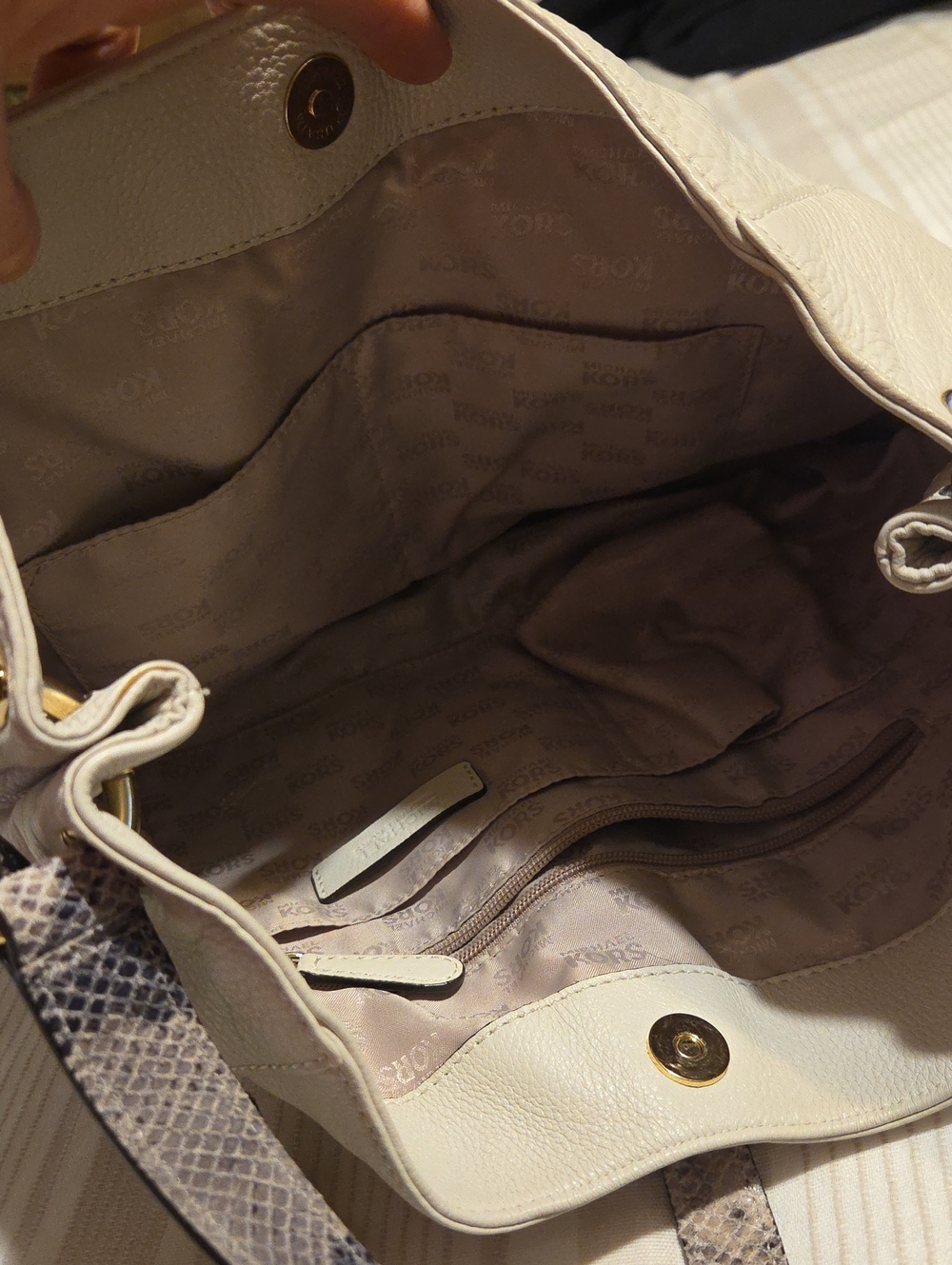 Michael Kors Cream Leather Shoulder Bag with Snake-Trim Accents - Picture 3 of 6